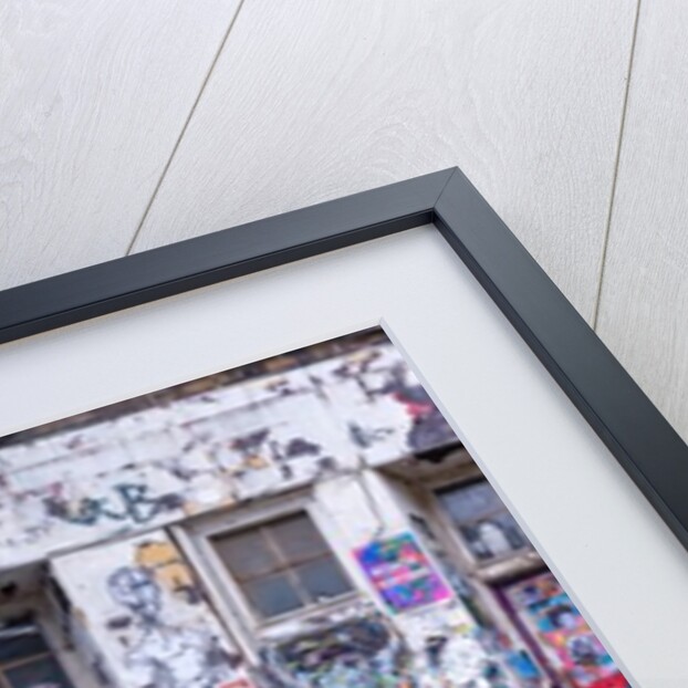 Graffiti, Brick Lane, London by Assaf Frank